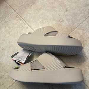 Crocs Getaway Platform Slide Sandals Womens Sand Stone Slip-On Open Toe - 7